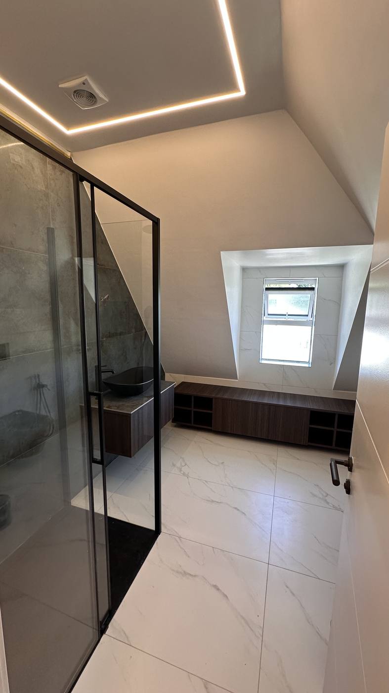 Loft conversion en-suite with walk-in shower